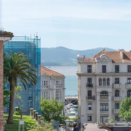 Soleado En El Centro De La Ciudad * Santander
